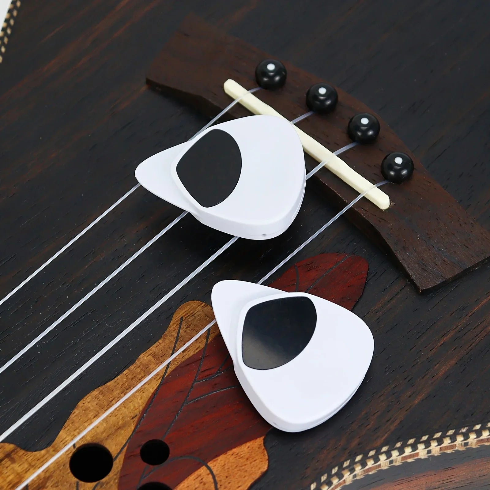 2-in-1 Guitar Pick & Tuner