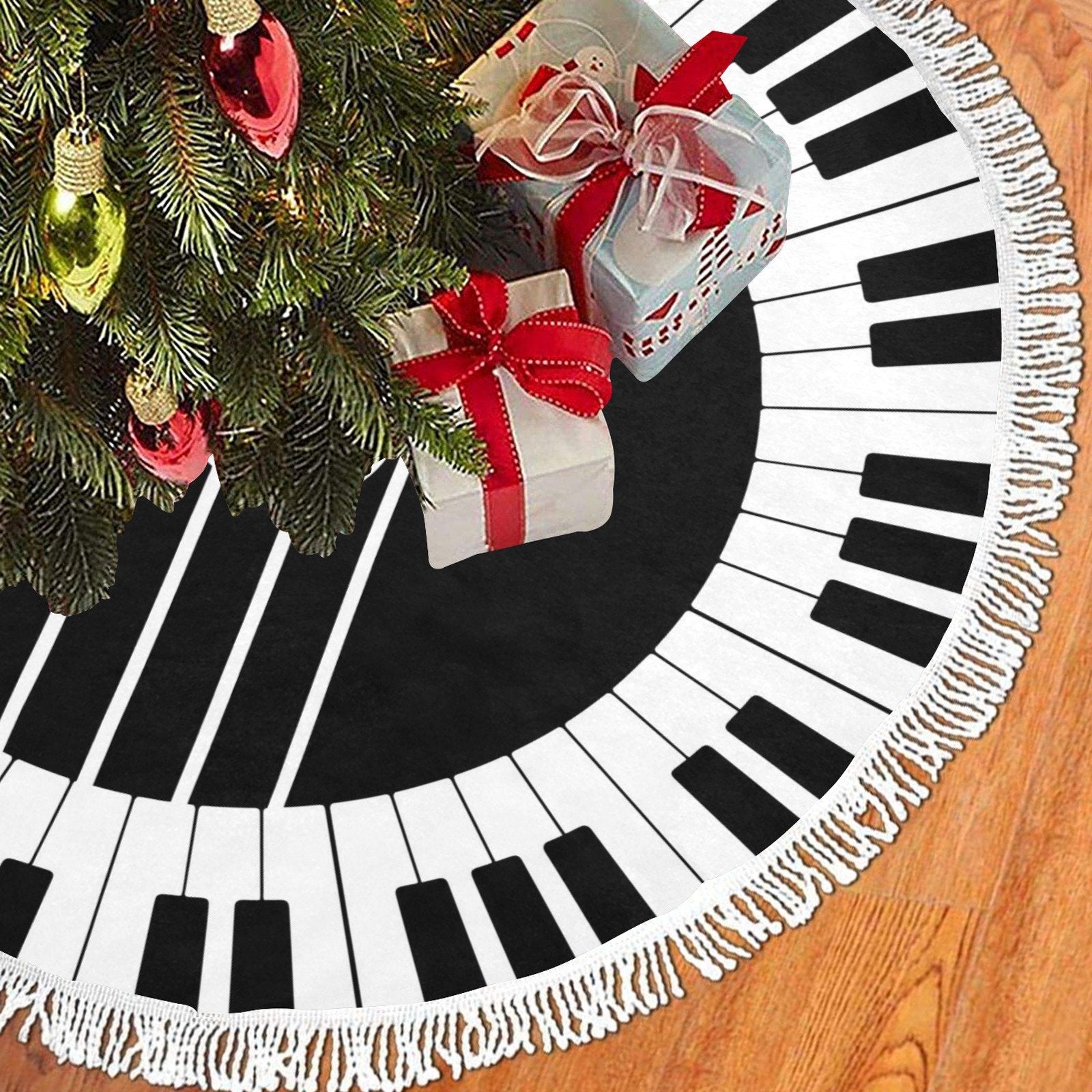 Piano Treble Clef Christmas Tree Skirt