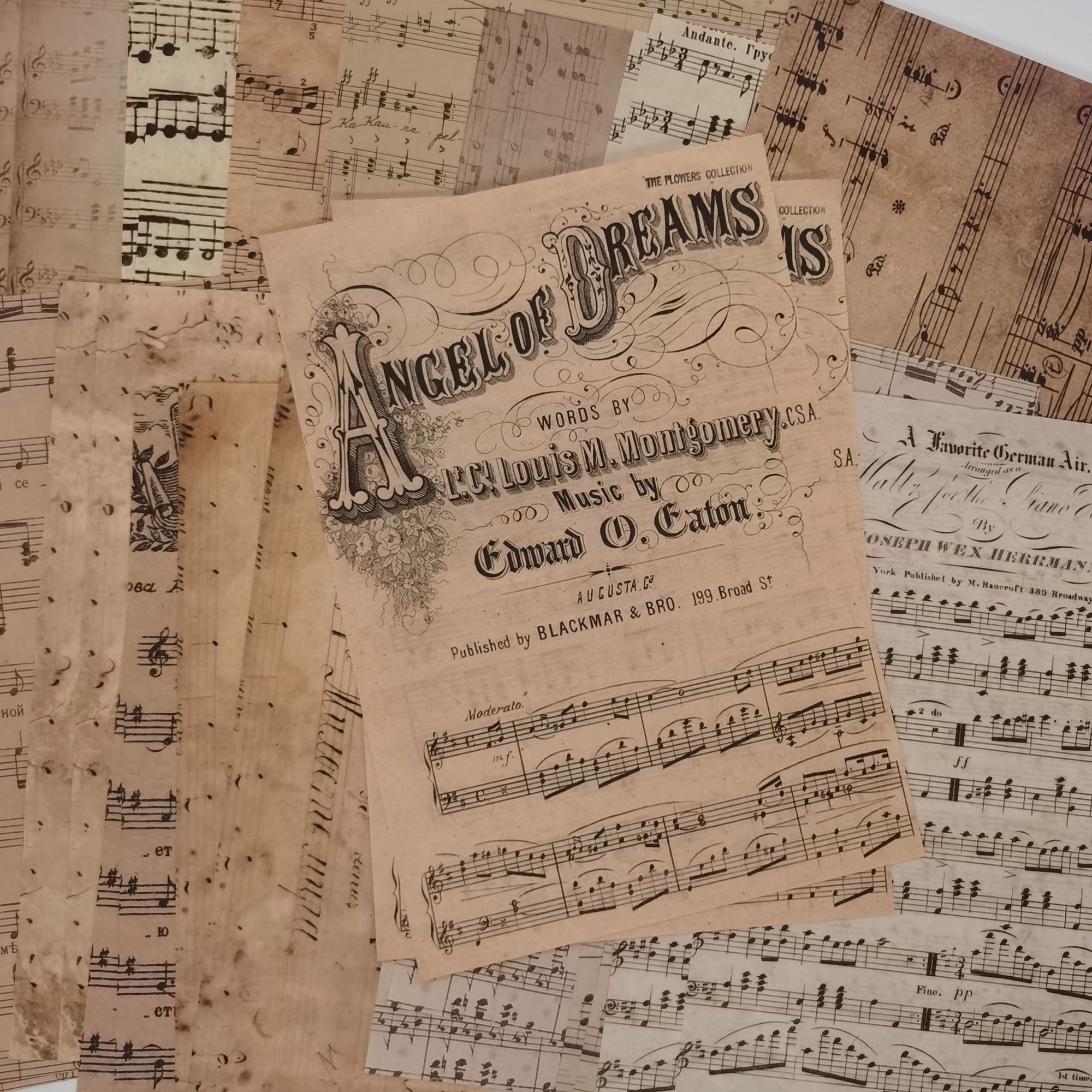 Retro Music Score Paper Decor