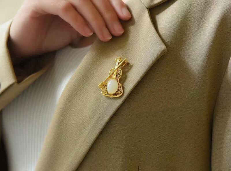 Synthetic Hetian Jade Violin Pendant
