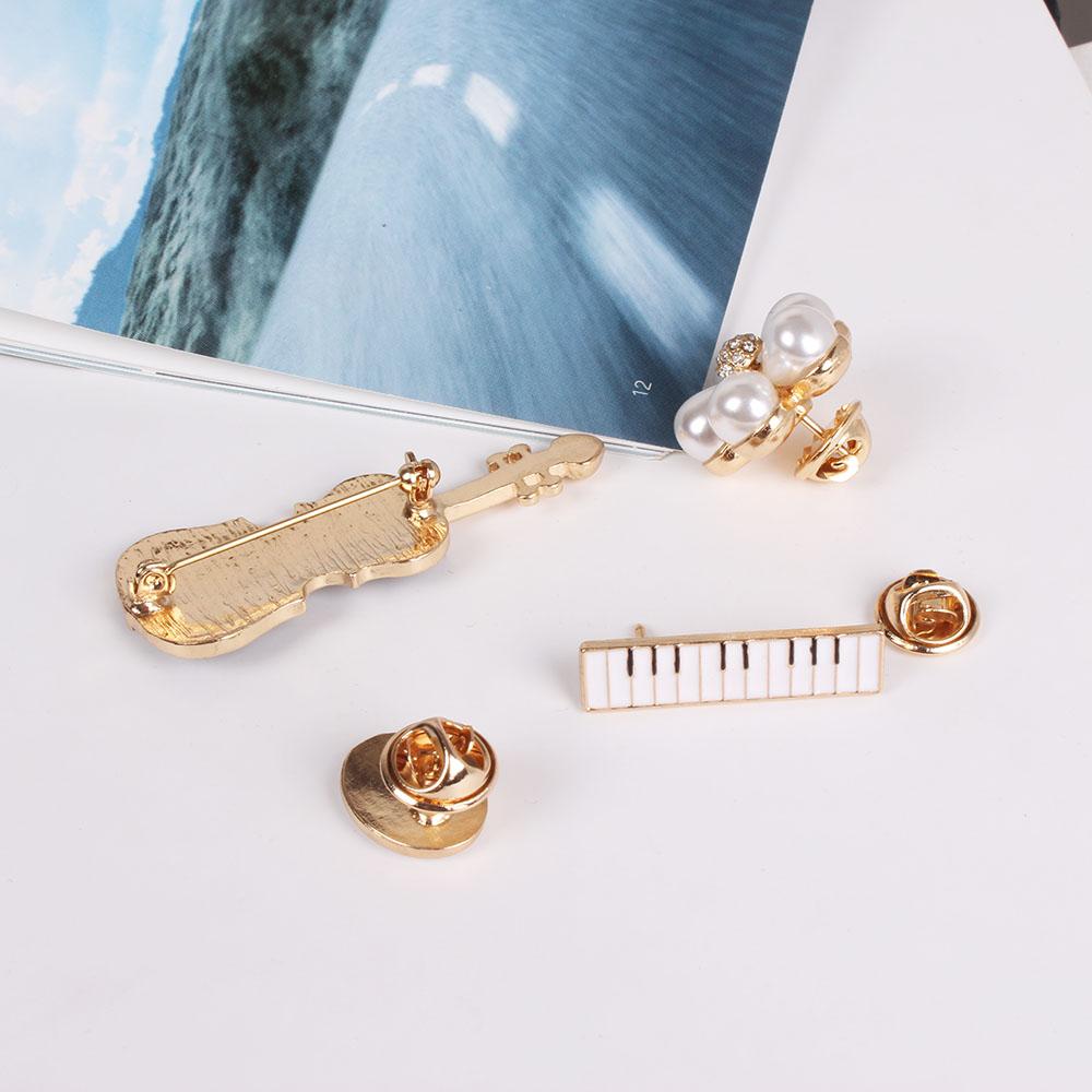 Music instruments Brooch