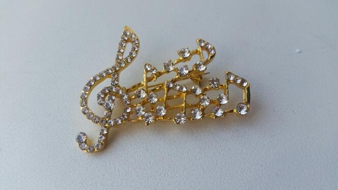 Free - Crystal Musical Note Charm Brooch - Artistic Pod Review